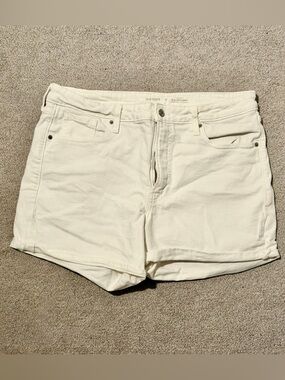 Old Navy Women's White Denim Shorts w/ Secret Smoothing Pocket - 16